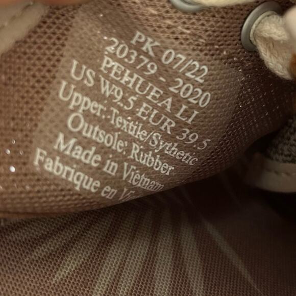 OluKai Pehuea Li Sneaker in Tapa - Picture 10 of 11